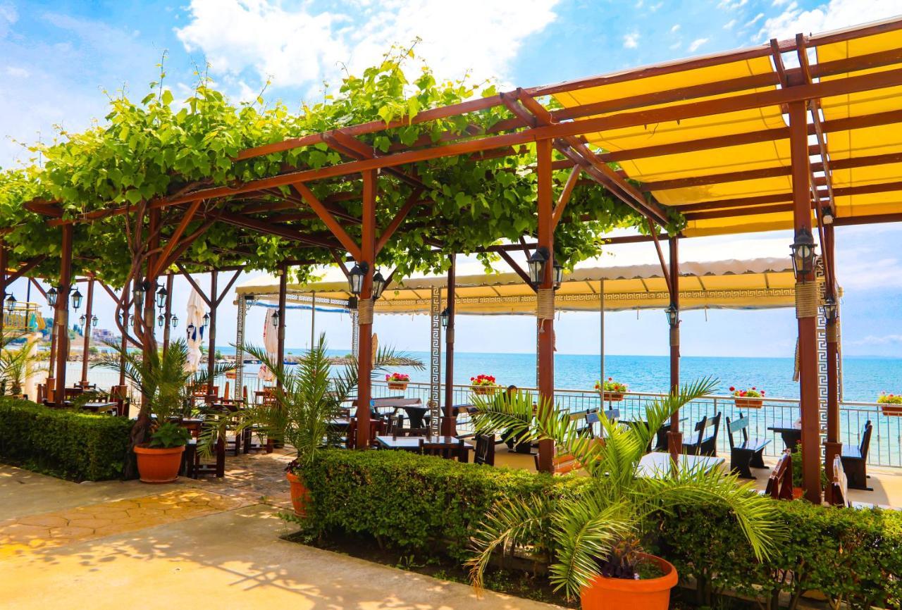 Petrov Family Hotel Nesebar Exterior photo