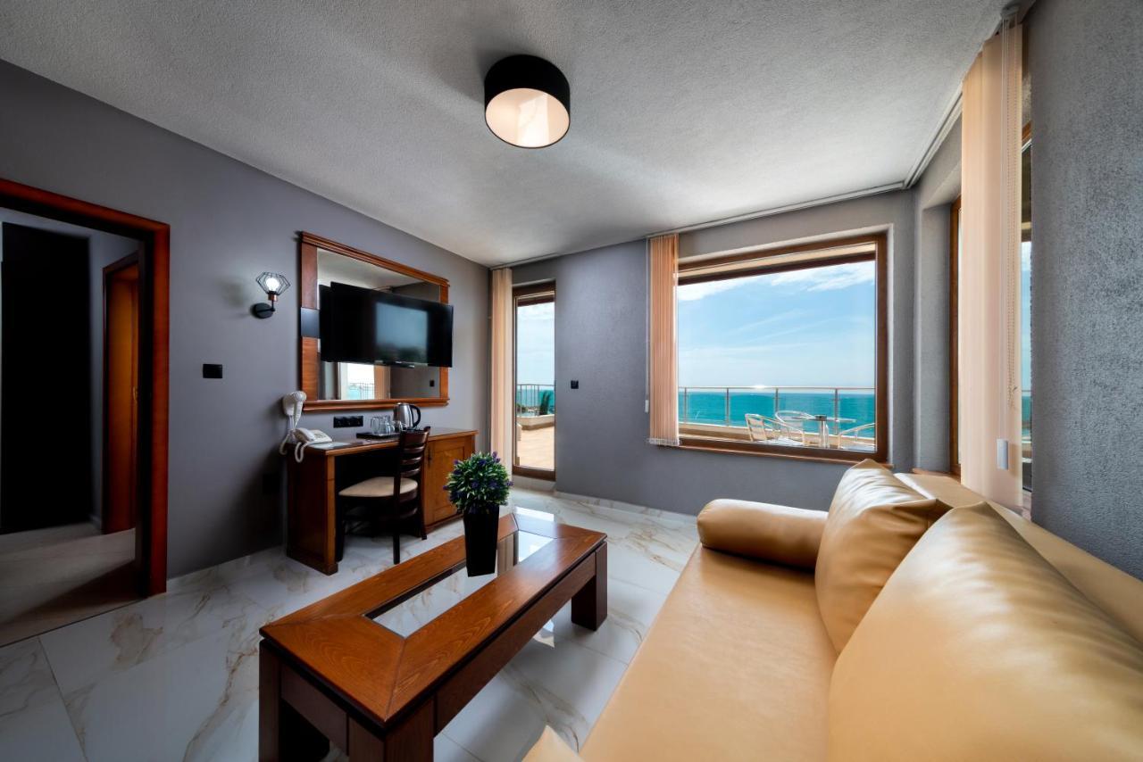 Petrov Family Hotel Nesebar Exterior photo