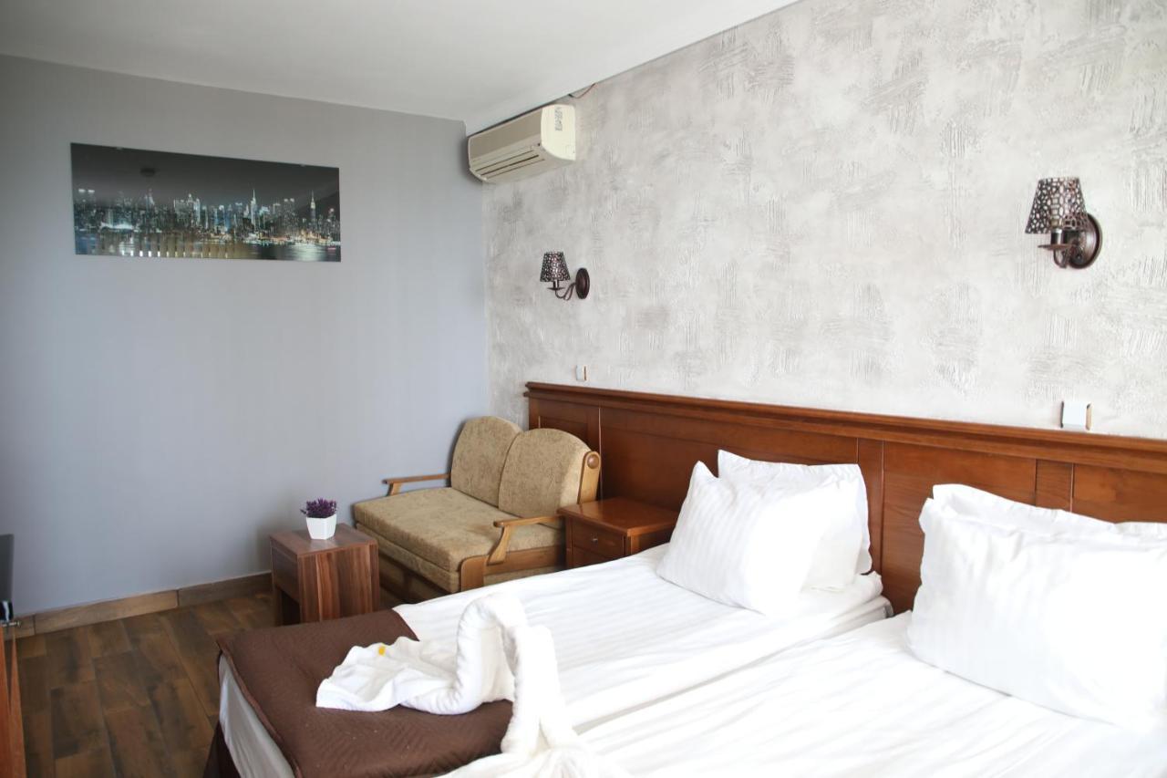 Petrov Family Hotel Nesebar Exterior photo