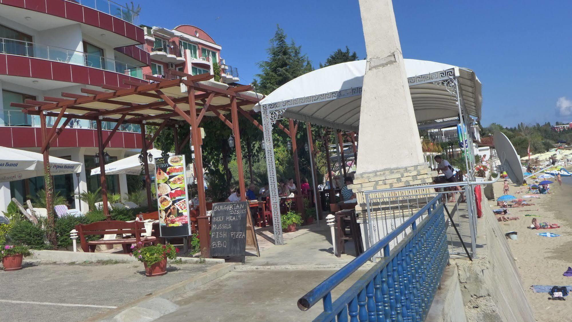 Petrov Family Hotel Nesebar Exterior photo