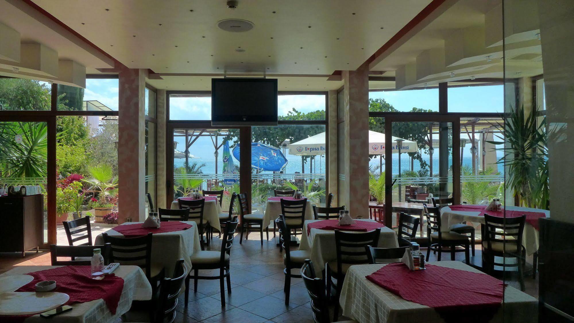 Petrov Family Hotel Nesebar Exterior photo